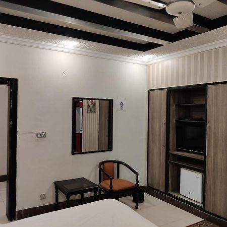Capri Executive Hotel Исламабад Екстериор снимка