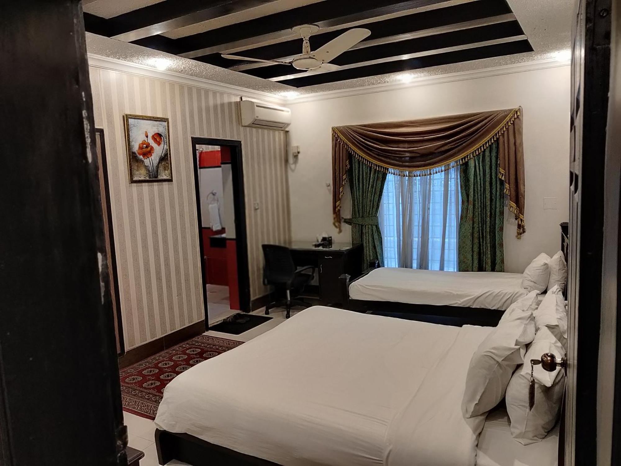 Capri Executive Hotel Исламабад Екстериор снимка